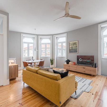Guestready - Colorful Apt Near Agosto Station Porto Eksteriør billede