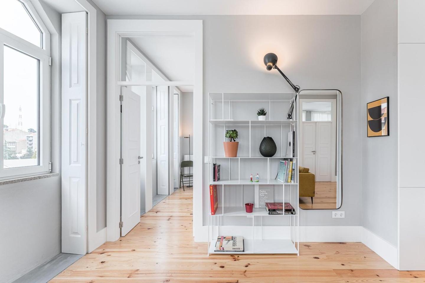 Guestready - Colorful Apt Near Agosto Station Porto Eksteriør billede
