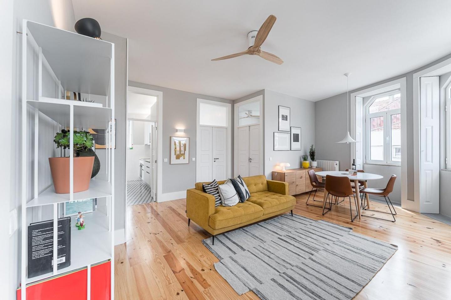 Guestready - Colorful Apt Near Agosto Station Porto Eksteriør billede
