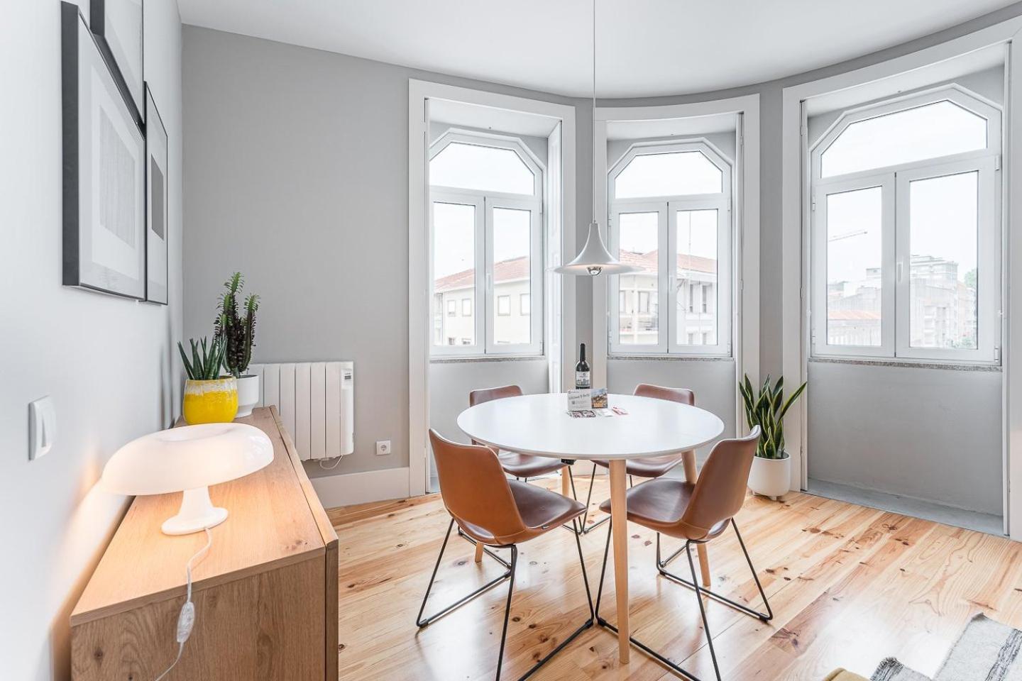 Guestready - Colorful Apt Near Agosto Station Porto Eksteriør billede