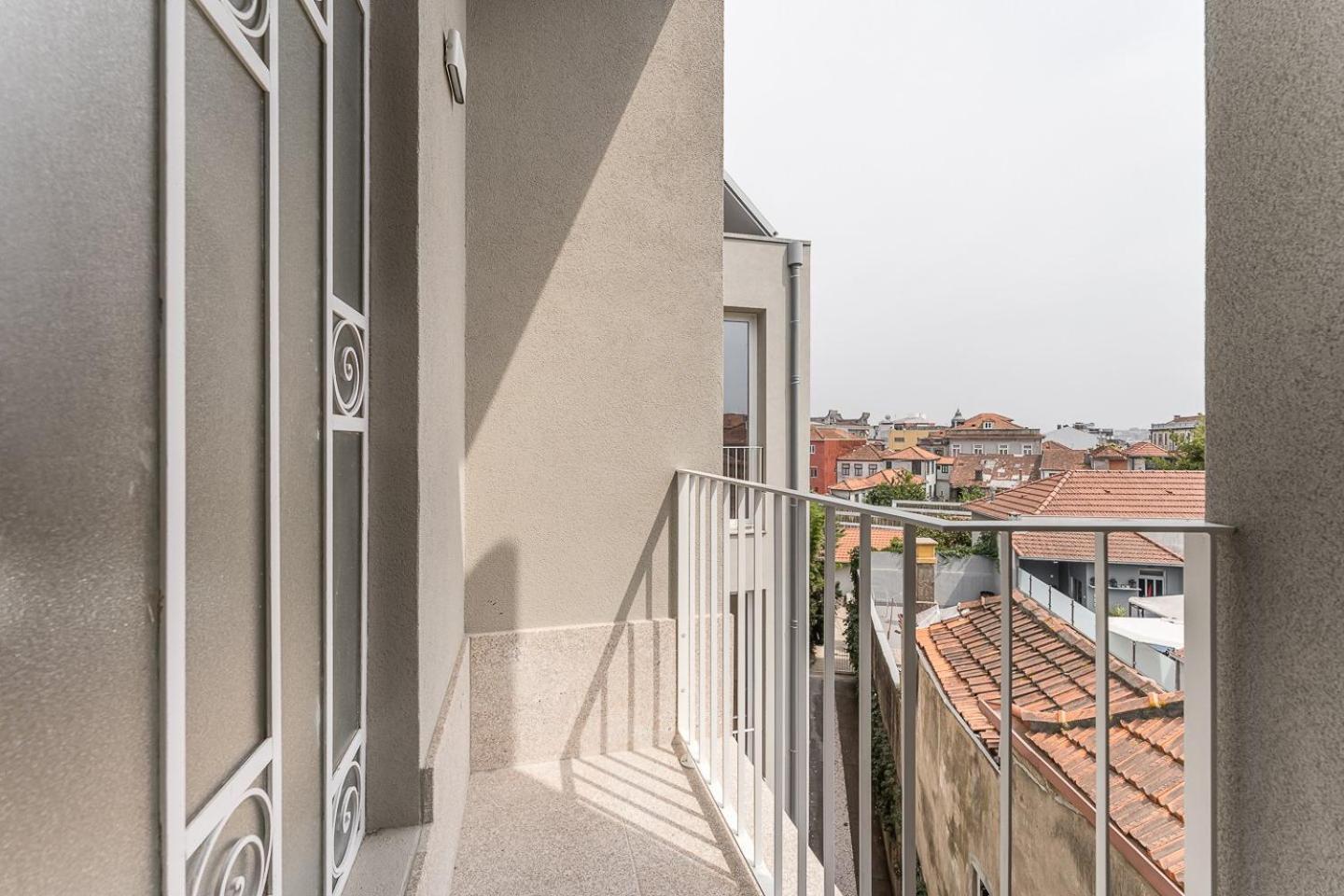 Guestready - Colorful Apt Near Agosto Station Porto Eksteriør billede