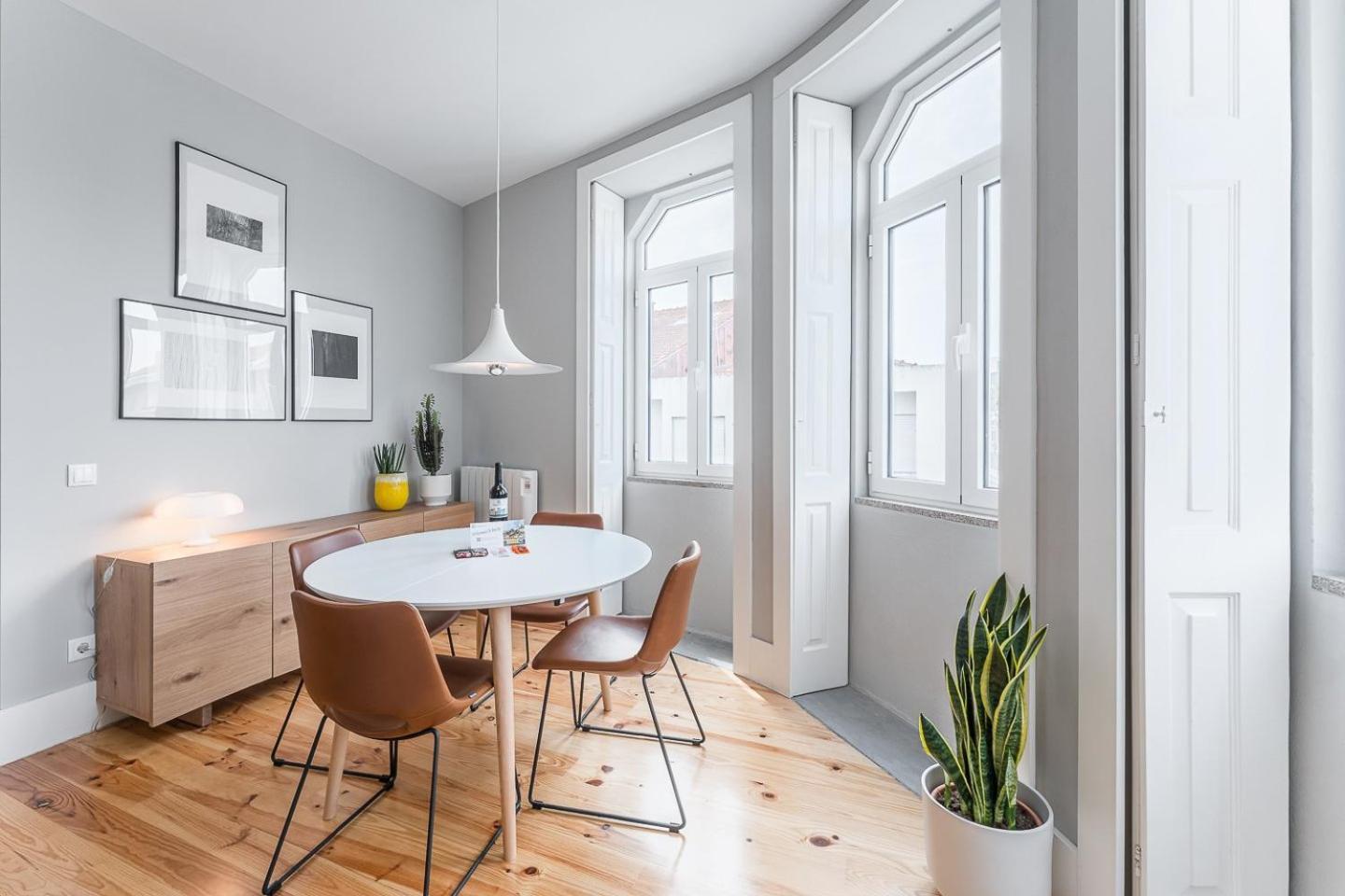Guestready - Colorful Apt Near Agosto Station Porto Eksteriør billede